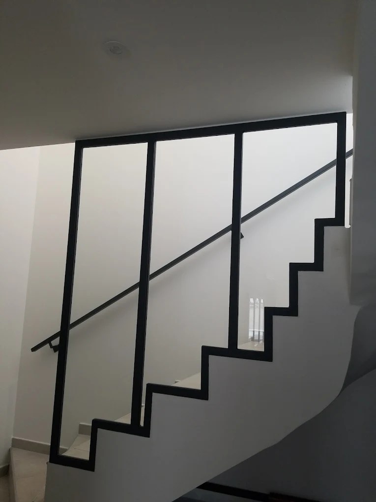 Garde-corps vitré style verrière à Vaugneray