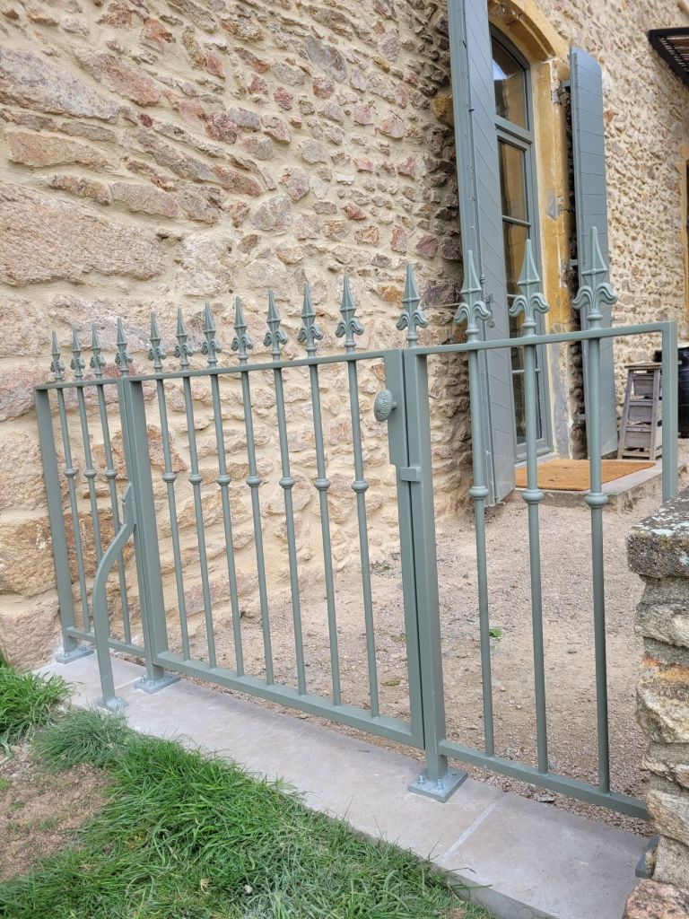 fabrication et pose de garde-corps et portillon avec pointes de flèche a Sainte-Consorce