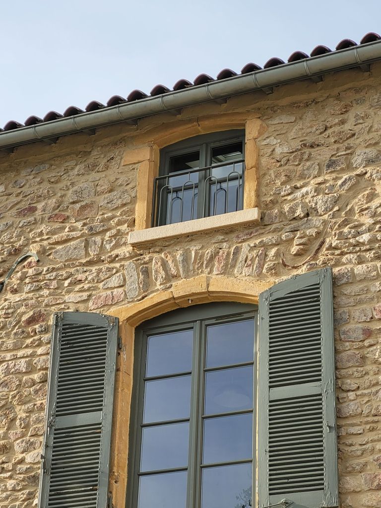 garde-corps de fenêtre a Sainte-Consorce créés et poser par métallerie RPA a Brindas