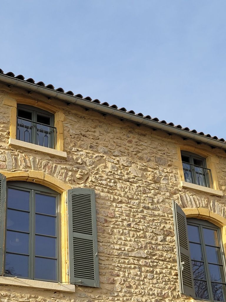 garde-corps de fenêtre a Sainte-Consorce créés et poser par métallerie RPA a Brindas