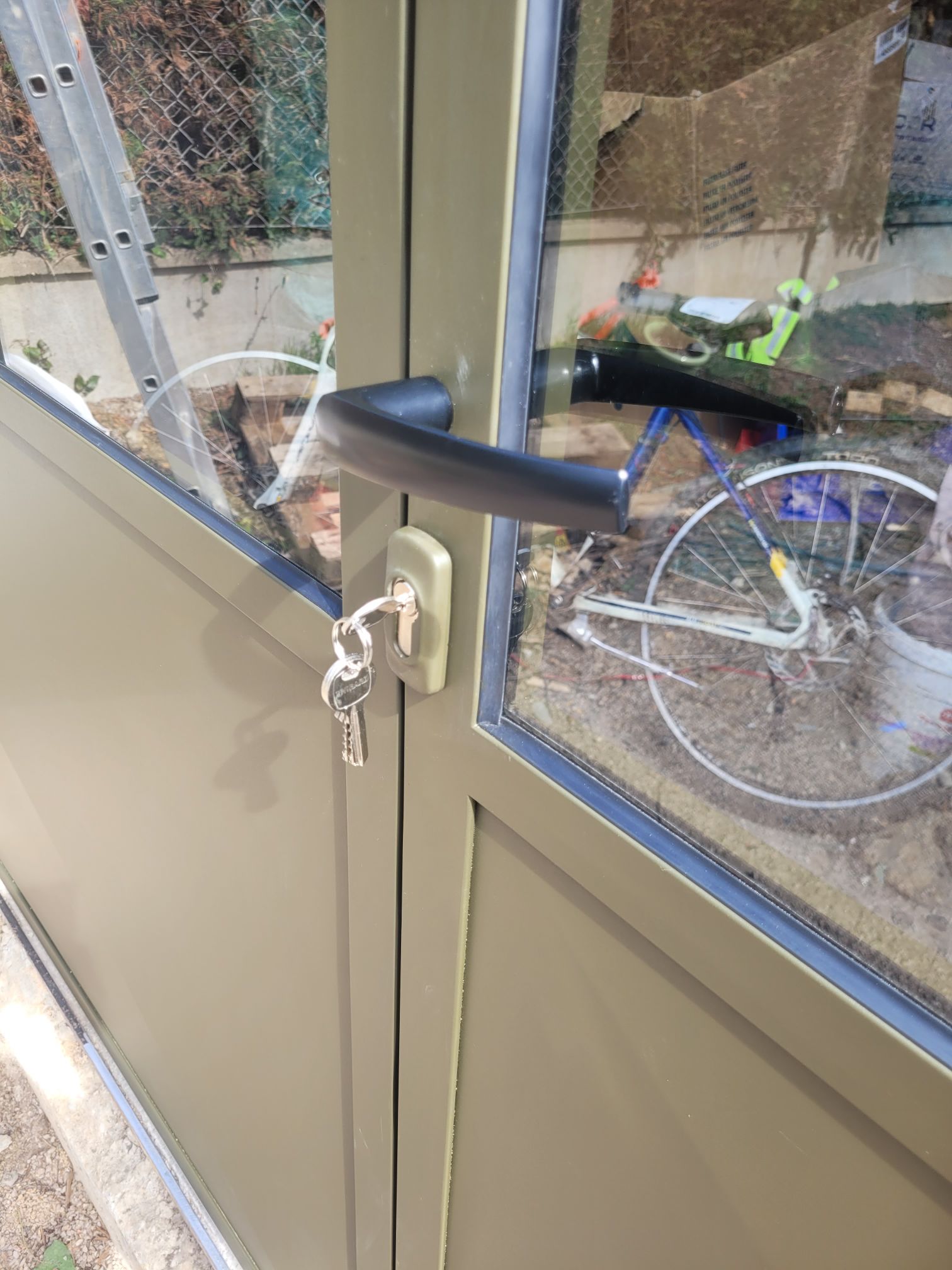 portes d'atelier style verrière a Ecully proche de Lyon réalisées par métallerie RPA