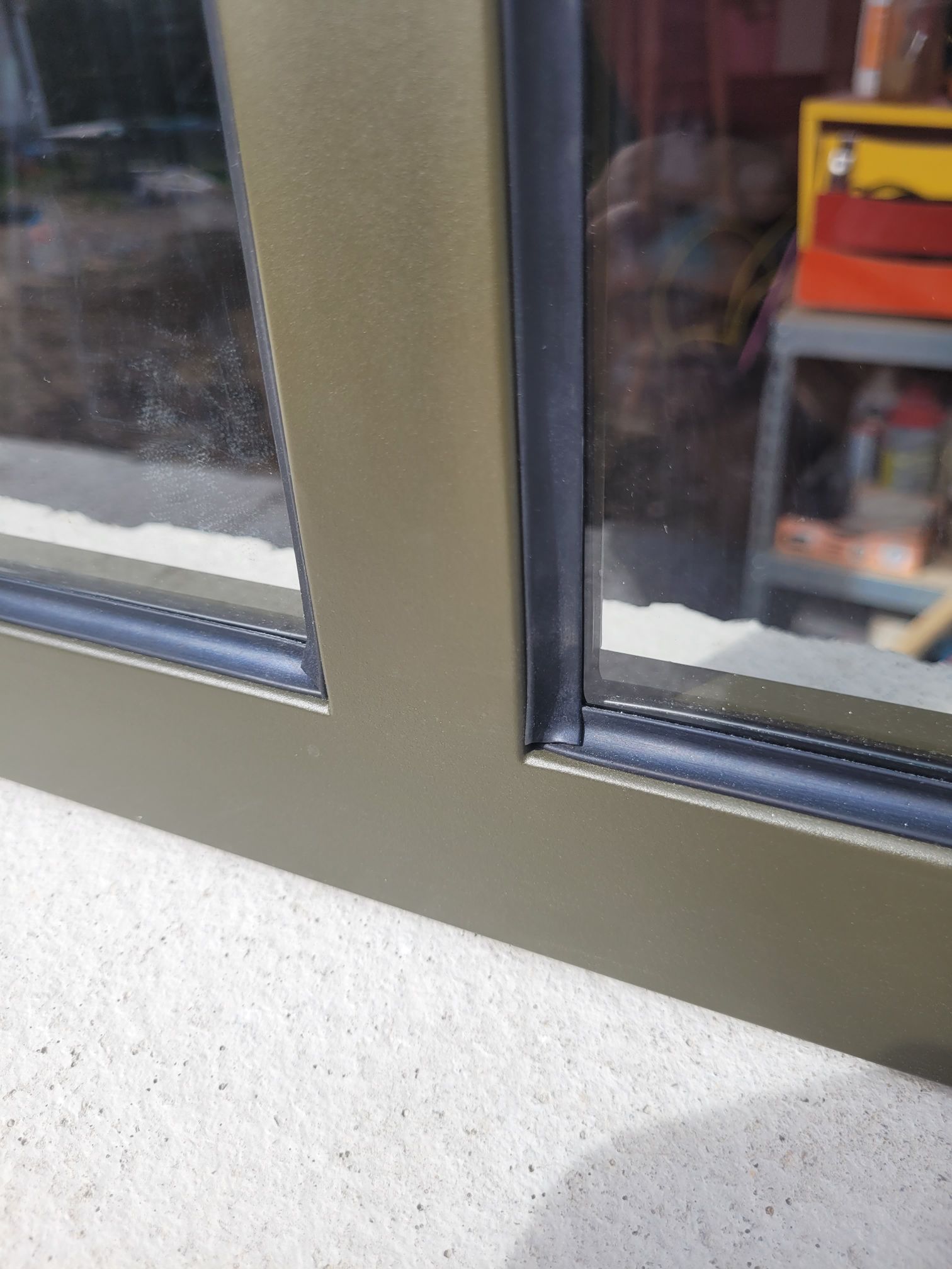 portes d'atelier style verrière a Ecully proche de Lyon réalisées par métallerie RPA