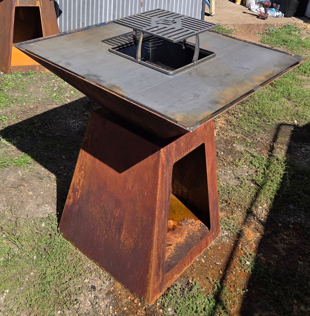 fabrication de brasero en acier corten a Lyon et dans le Rhône