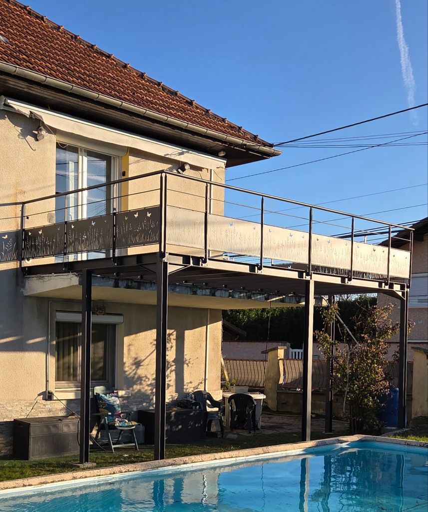 fabrication d 'une terrasse en charpente métallique a Lyon