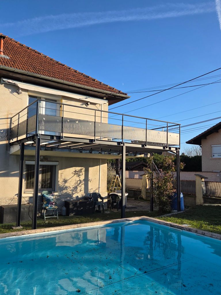 fabrication d 'une terrasse en charpente métallique a Lyon