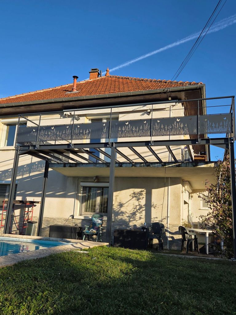 fabrication d 'une terrasse en charpente métallique a Lyon