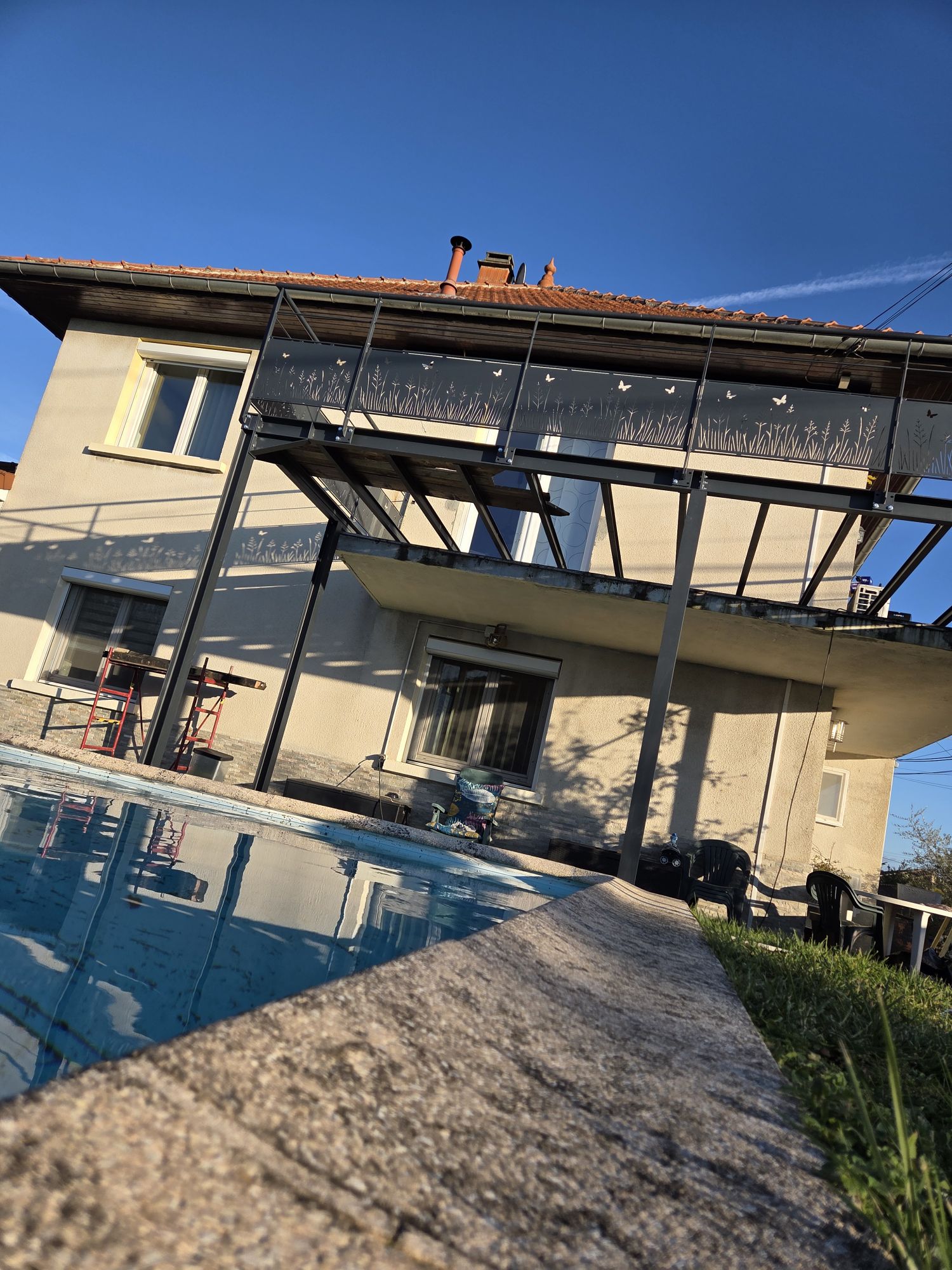 fabrication d 'une terrasse en charpente métallique a Lyon