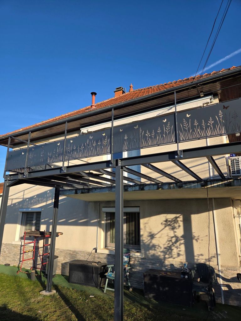 fabrication d 'une terrasse en charpente métallique a Lyon