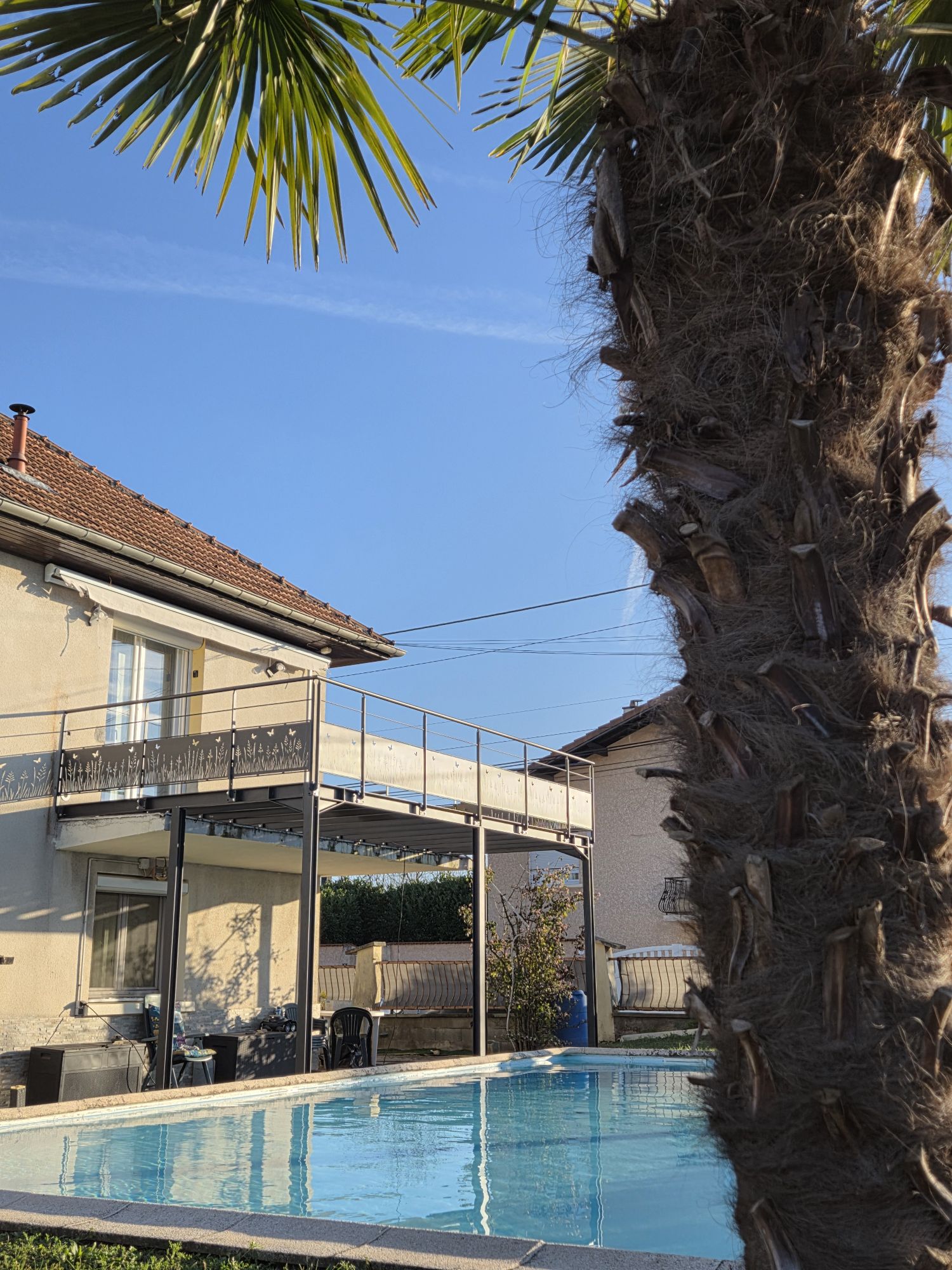 terrasse en poutre métallique sur mesure a Lyon avec garde-corps découpe laser 7016