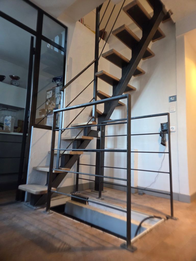 escalier acier et bois sur mesure a Saint-Didier-au-Mont-D'or
