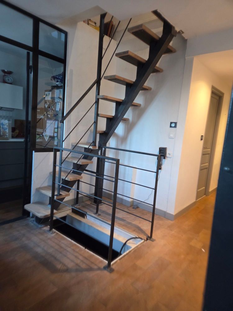 escalier acier et bois sur mesure a Saint-Didier-au-Mont-D'or